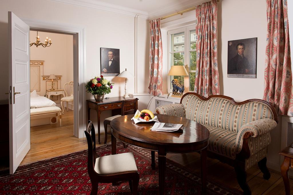Palais Esplanade Hamburg - Adults Only Hotell Rum bild