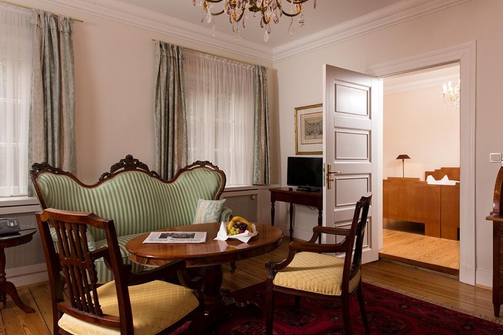 Palais Esplanade Hamburg - Adults Only Hotell Rum bild