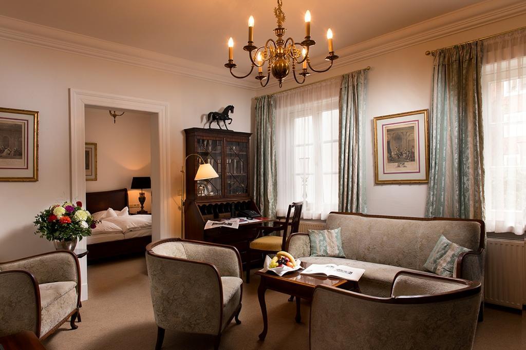 Palais Esplanade Hamburg - Adults Only Hotell Rum bild
