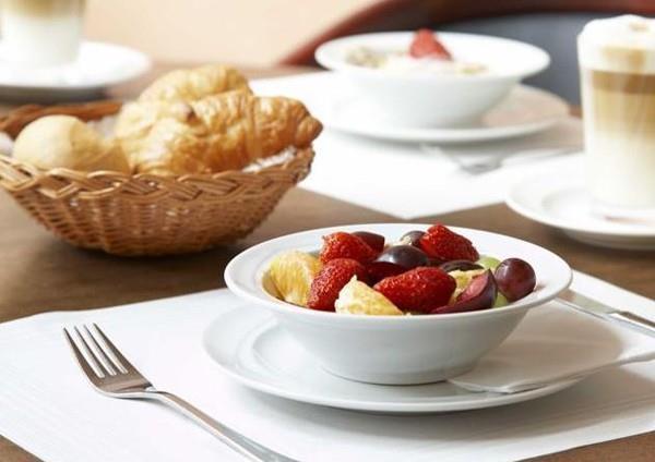 Palais Esplanade Hamburg - Adults Only Hotell Restaurang bild